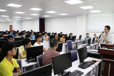 惠州學(xué)院計算機科學(xué)系旭惠信息技術(shù)創(chuàng)新中心首屆科技夏令營開營——探索信息技術(shù)，培育創(chuàng)新人才